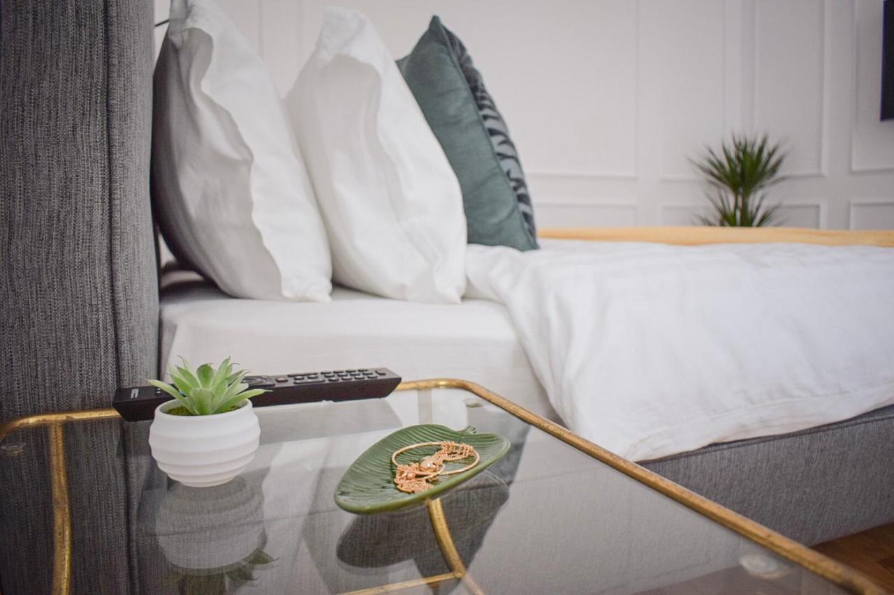 Voya Nordic Apartment-a Luxury Oasis In The Old Town * Brasov